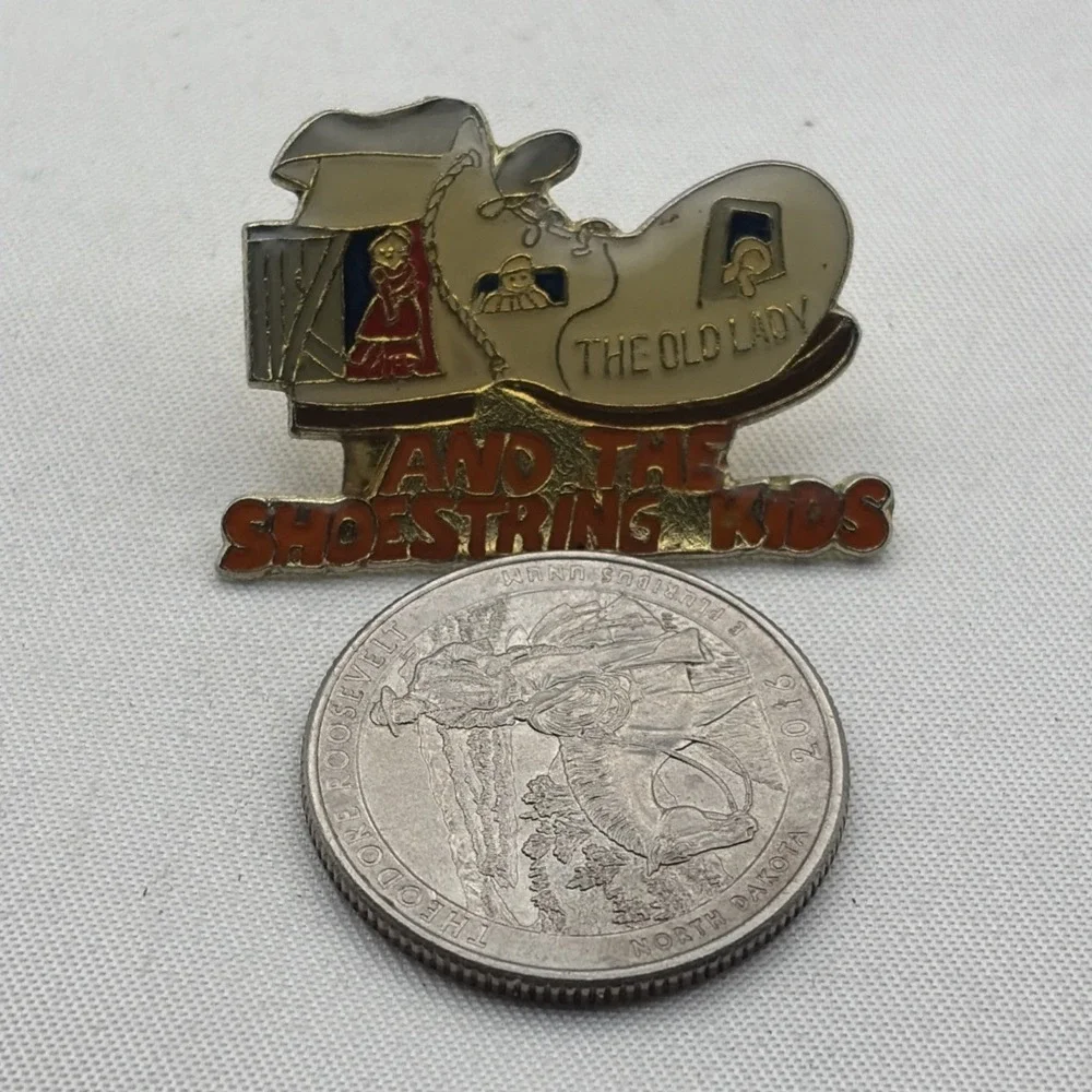 The Old Lady‎ And The Shoestring Kids Lapel Hat Pin